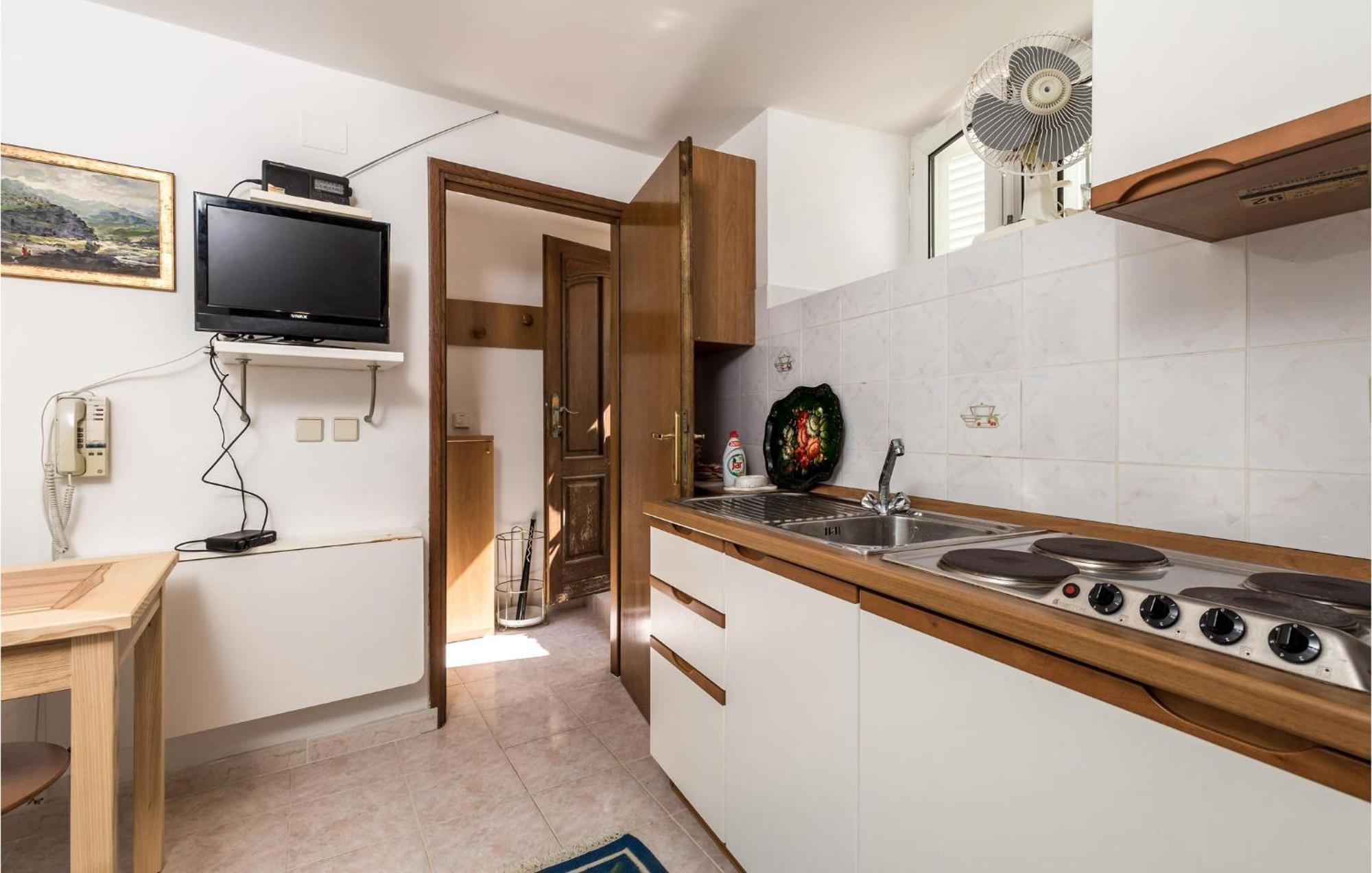 Lovely Apartment In Veli Losinj With Kitchen Exterior foto