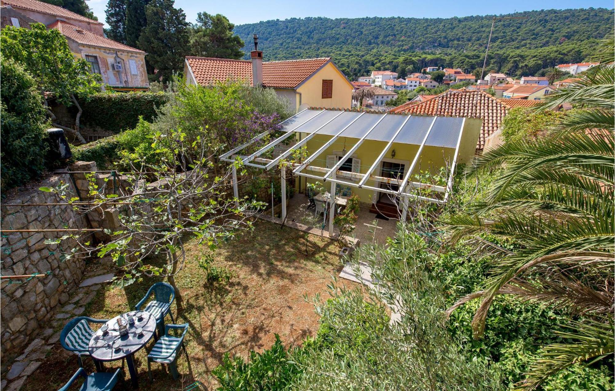 Lovely Apartment In Veli Losinj With Kitchen Exterior foto